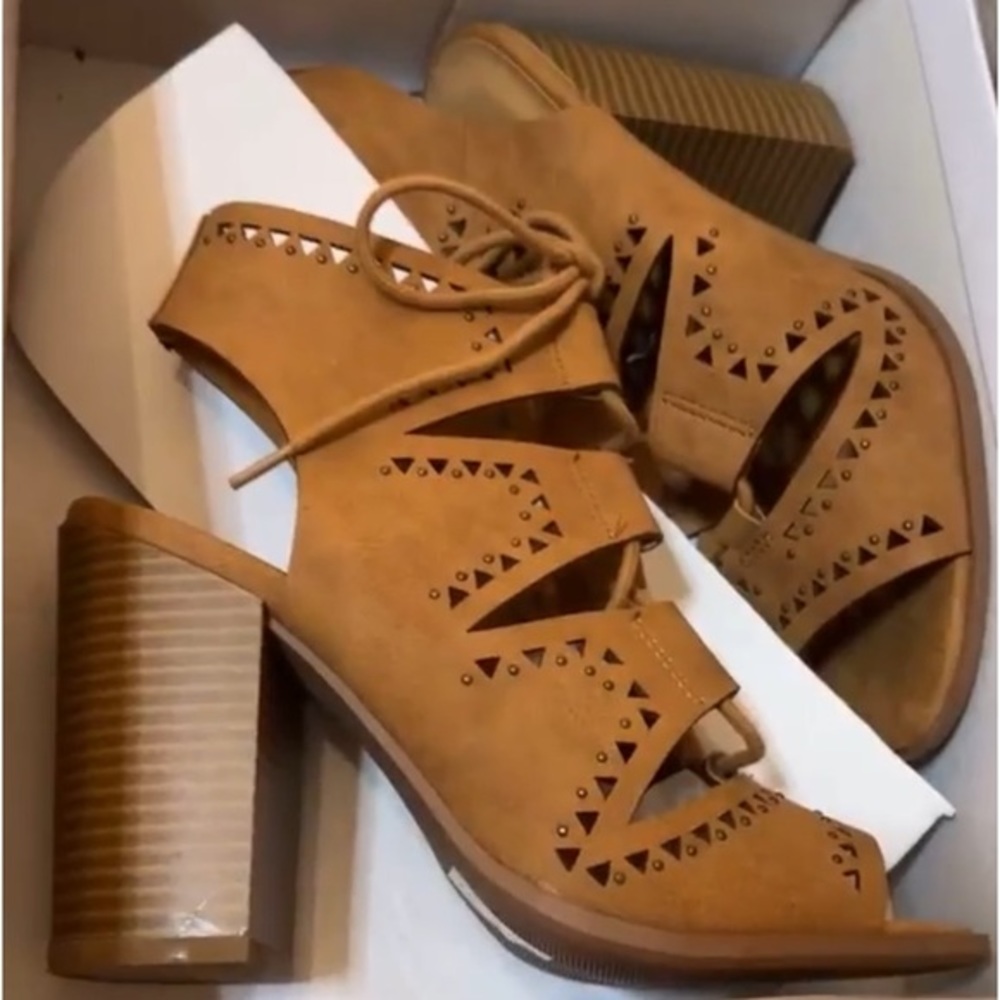 Size 6 BNIB!